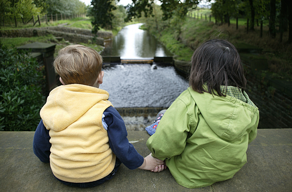 Как сказать о диагнозе братьям и сестрам заболевшего ребенка